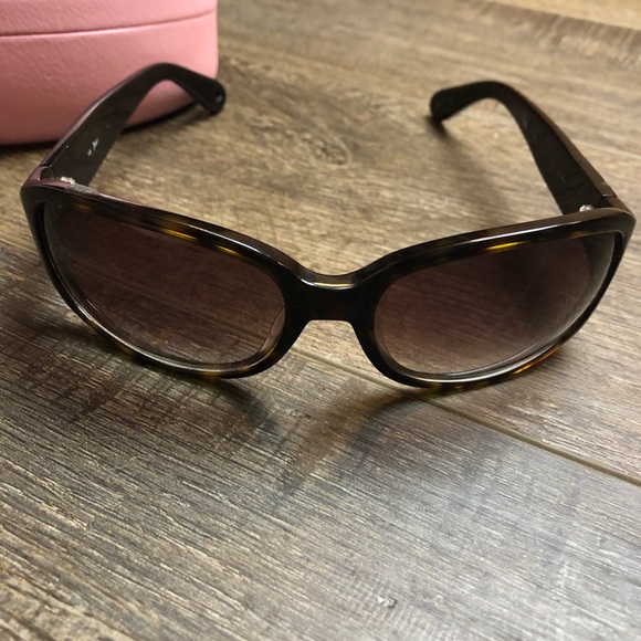 Juicy Couture Sunglasses & Case - Picture 4 of 6